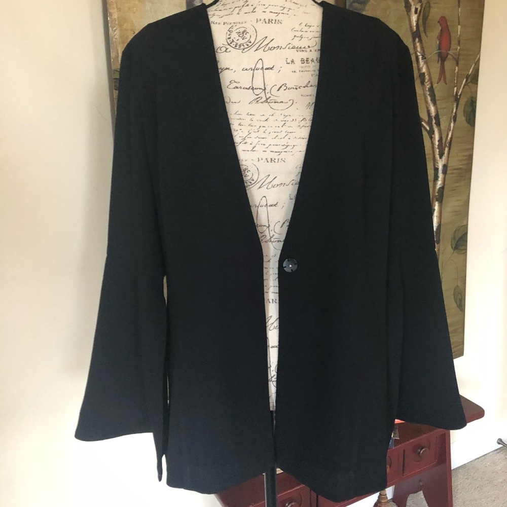 Crepe blazer with statement sleeves
